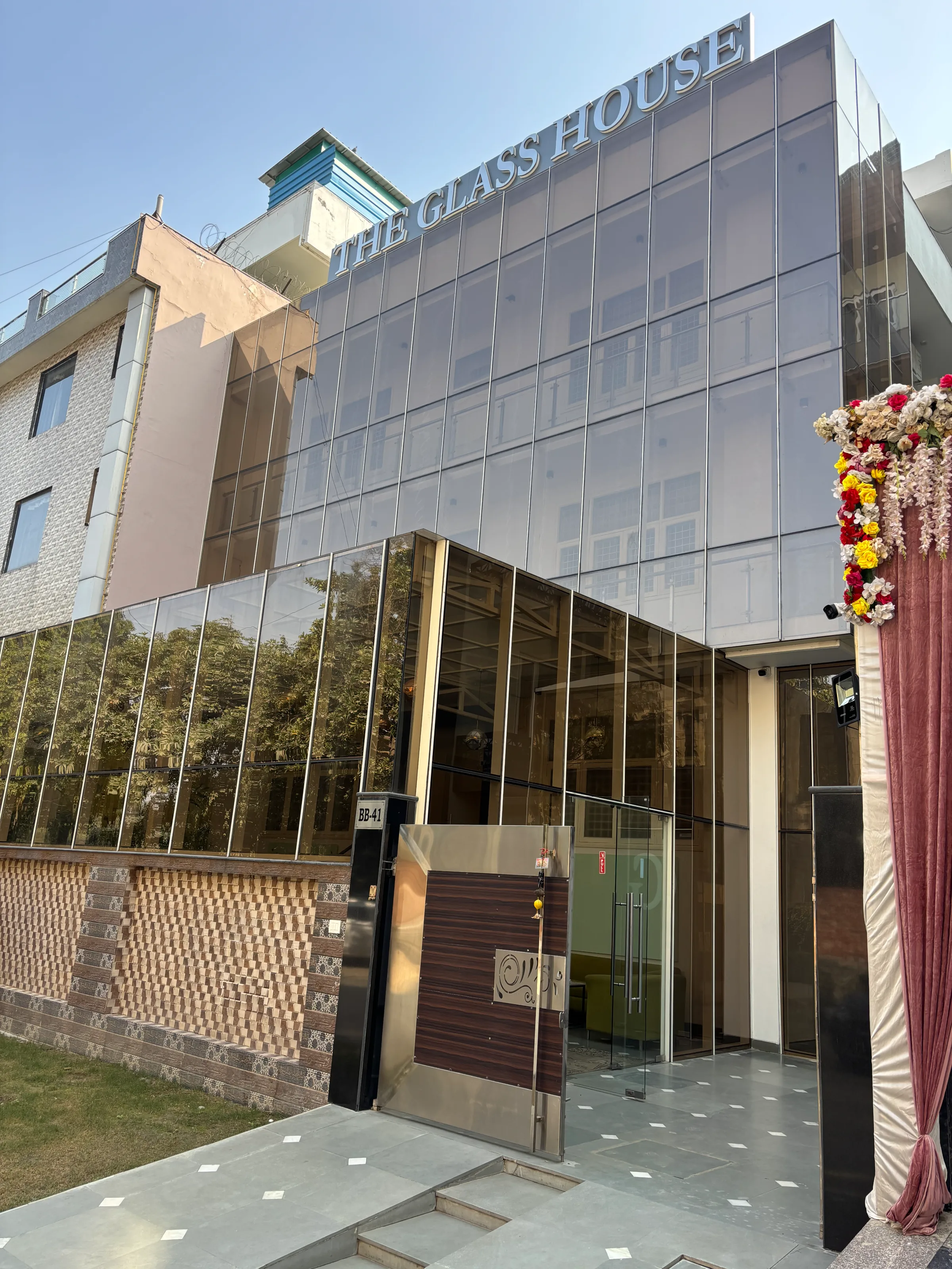 Hotel The Glass House — luxury suite in Greater Noida